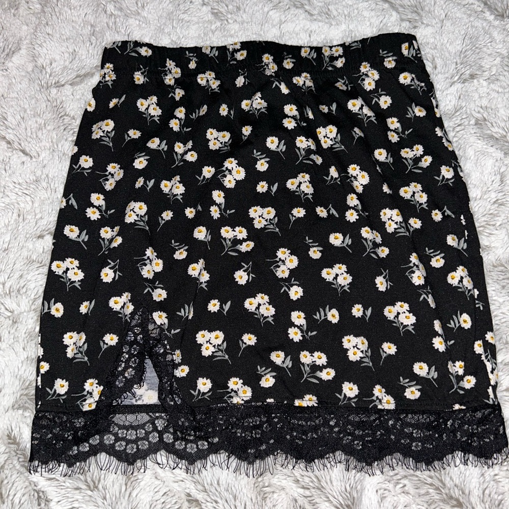 Shein black detailed skirt size small
